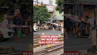 terpantau banyak yang masih buka palang kereta sendiri🫣 #kereta #videoviral