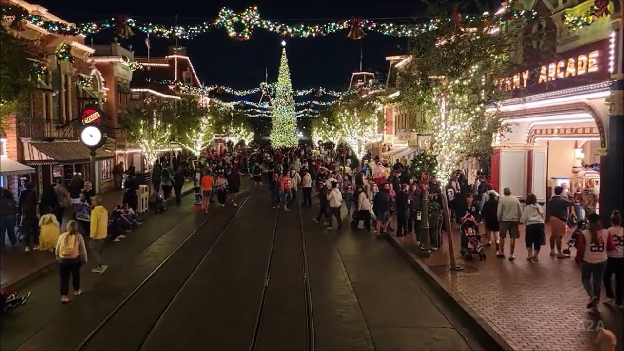 Main Street Christmas Omnibus Roundtrip | Disneyland 2025
