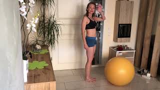 🔮 Balance Exercice with Ball/Gleichgewichtübung mit dem Pezzi Ball screenshot 3