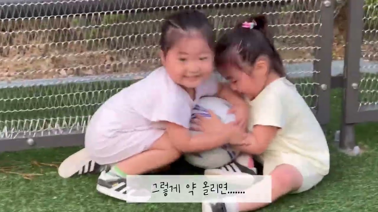 딸둥이괴롭히기 