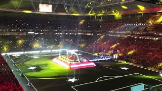 Galatasarayin Şampi̇yonluk Kutlamasinda Müslüm Baba Hep Bi̇r Ağizdan Eşli̇k Edi̇ldi̇ Efsane Tezahürat