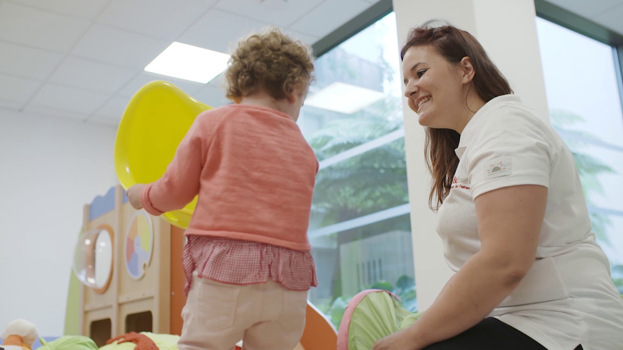 people and baby - Portrait de métier - Estelle, psychomotricienne