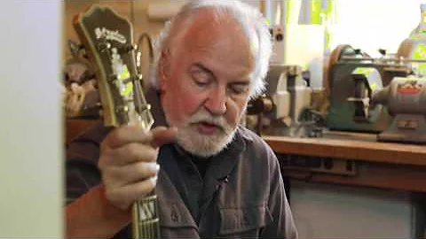 Artisan Guitar Show: Luthier, John Monteleone inte...