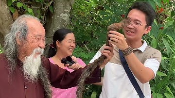 Ông cụ có mái tóc dài độc lạ