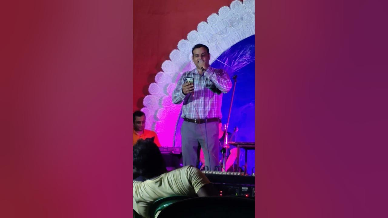 Chahe koi mujhe junglee kahe by Manoj Pandey in live performance