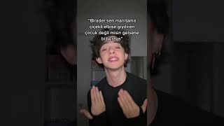 Çiçekli Elbise Giydiren Çocuk