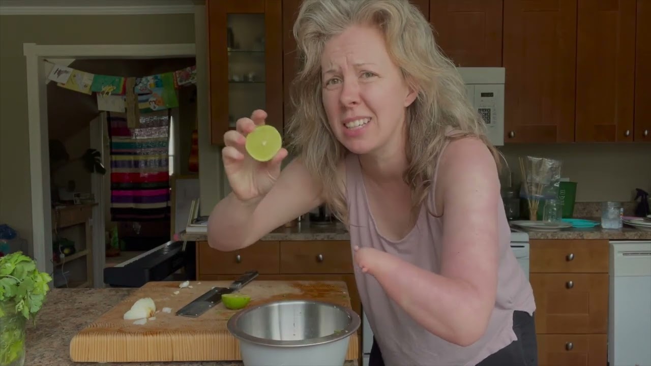 HOW I MAKE PEACH SALSA WITH MY STUMP // EASY + DELICIOUS