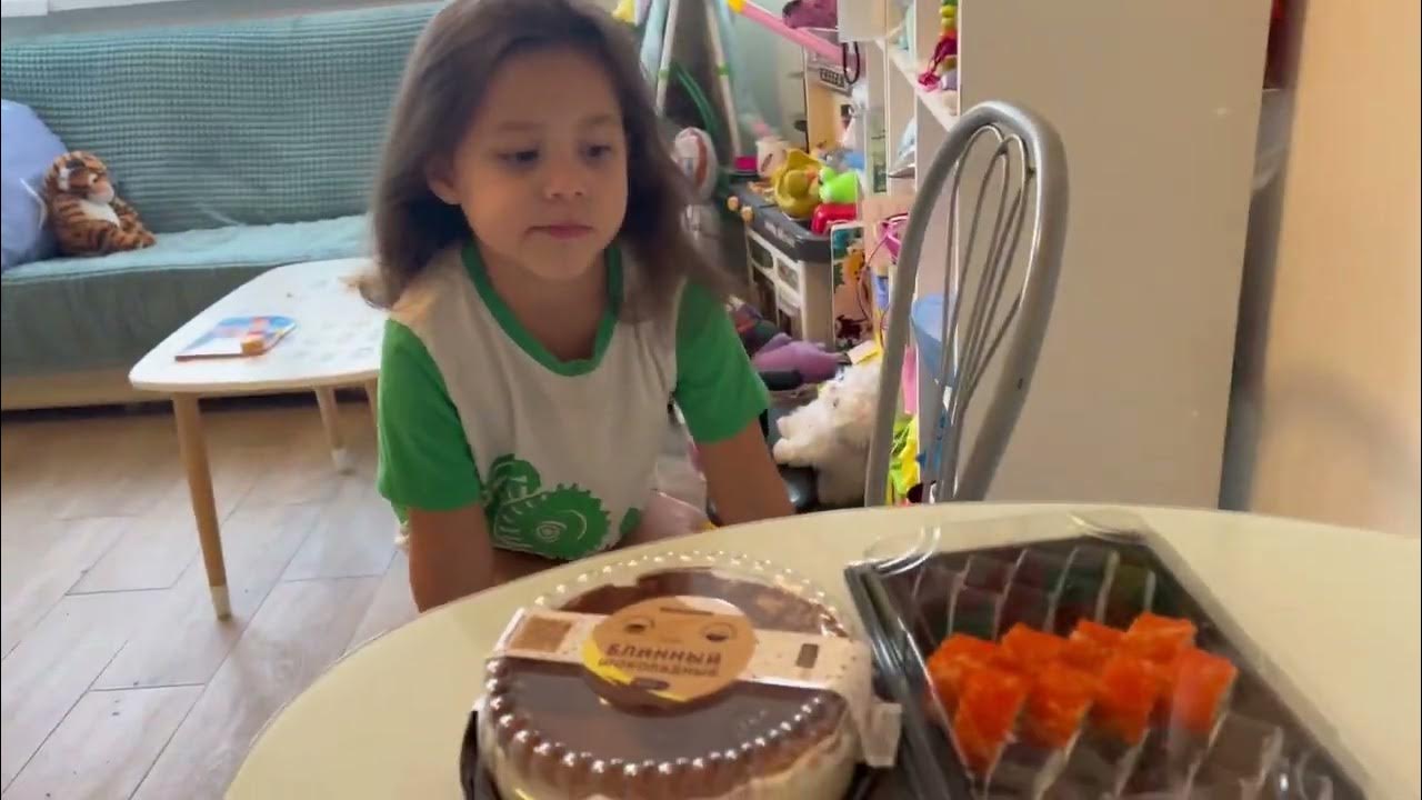 Лиза любит блинный торт из вкус вилла - YouTube