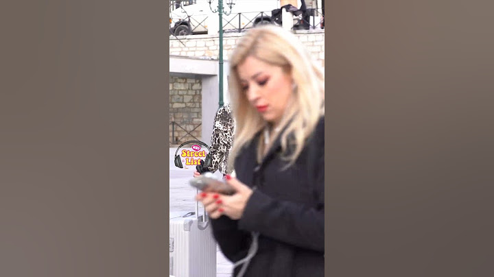 Τι ακούει ο πιο στυλάτος τύπος στο Σύνταγμα; | StreetList