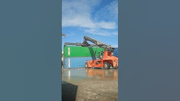Training how to stacking 40ft container #container #reachstacker #automobile #motivation #kalmar