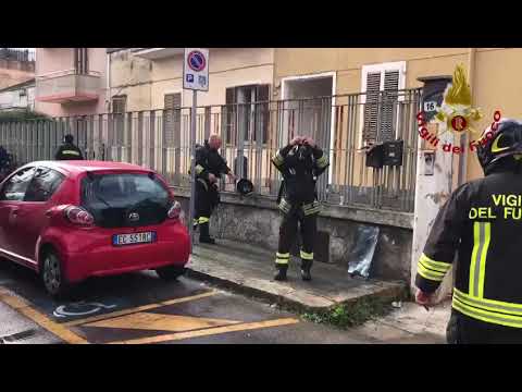 Lecce, paura in via Orfano: esplode una bombola di Gpl
