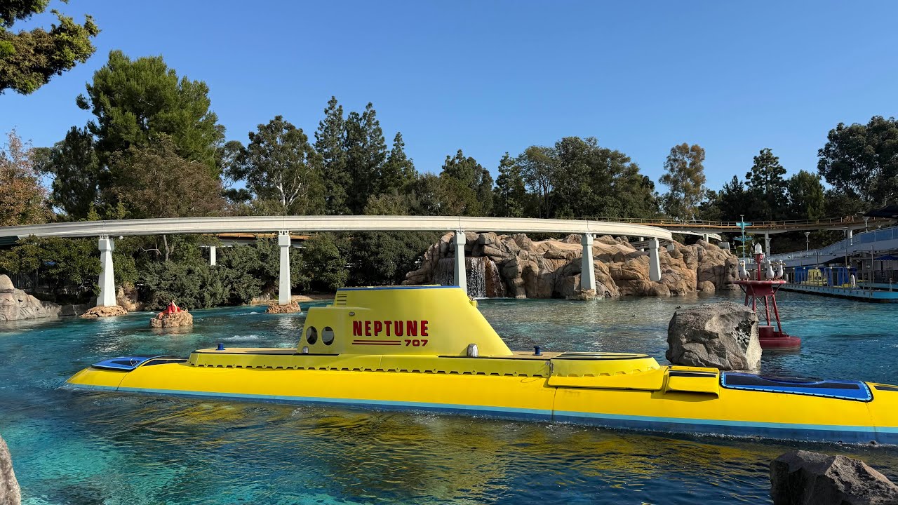 Finding Nemo Submarine Voyage 4K POV with Excellent Lighting Disneyland December 2025