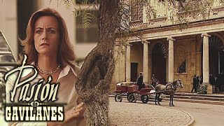 Pasion de Gavilanes - Gabriela llega a la iglesia para ver como Norma se casa con Juan