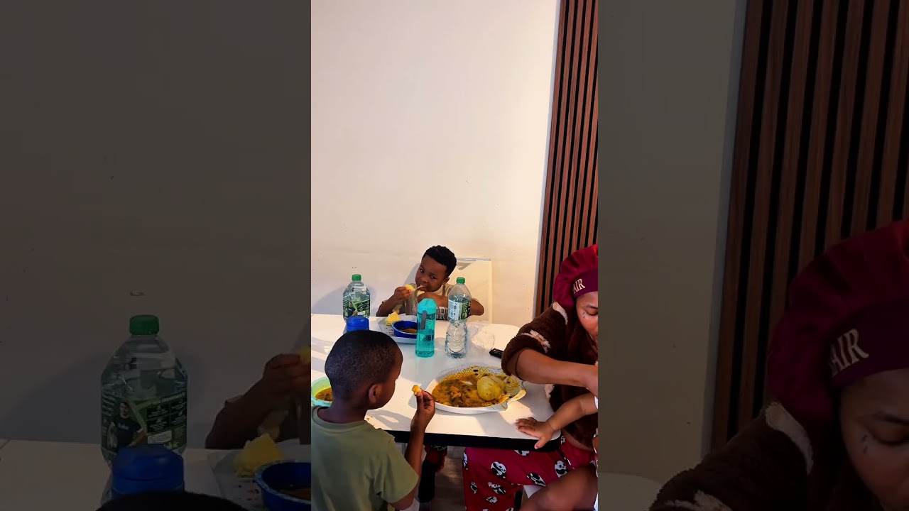 Lunch with my kids — messy, loud, real.Be honest… is your lunch table ever quiet? 👀👇 