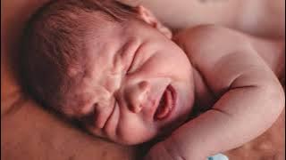 BÉBÉ QUI PLEURE PENDANT 2 HEURES