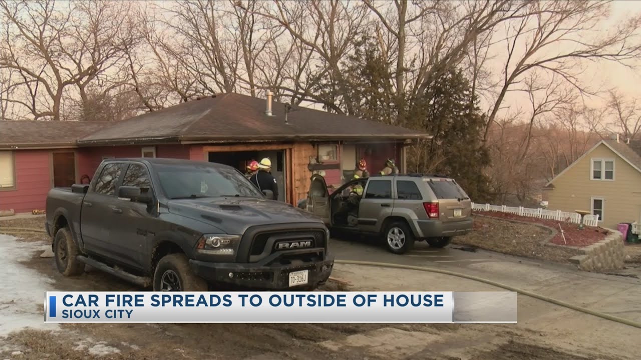 Car Fire Spreads to Outside of House - Live, 11:30am, 3-21-23 - YouTube
