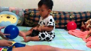 祐佳 2012_7_19_ 13:18 玩球