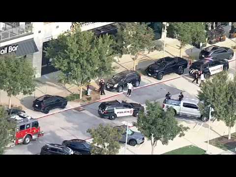 Police search for suspects in jewelry store heist