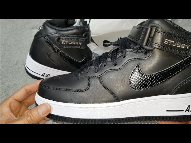 Las Nike Air Force 1 completamente negras son las zapatillas más elegantes  que querrás si no llegaste a tiempo a la colaboración de Nike y Stüssy