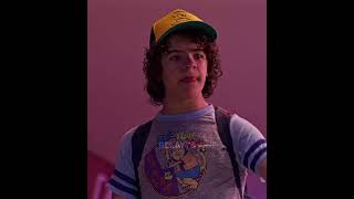 Steve solves the Russian code (Stranger Things 3)