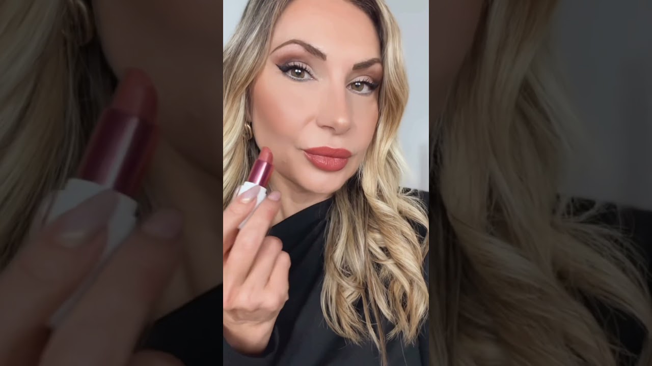 Coccolove MouMou ⁨@ClioMakeUp-official⁩ @ClioMakeUpShop⁩ applicato su labbra e guance👄😋 