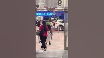 Orm waddling to Hug Lingling 😭 #ormkornnaphat #ling #linglingkwong #lingorm #yuri #shorts