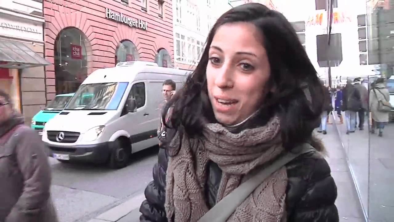 H M Verkauft Versace In Hamburg Youtube