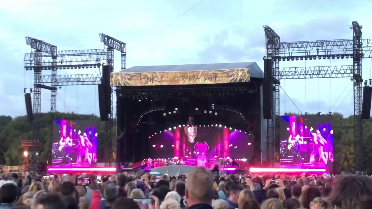 Pink opening song get the party started 11 augustus 2019 malieveld