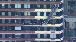 2 workers rescued from dangling scaffolding on Upper East Side