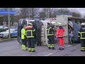 Lkw kippt beim Abbiegen auf der Veddel um – Fahrer verletzt