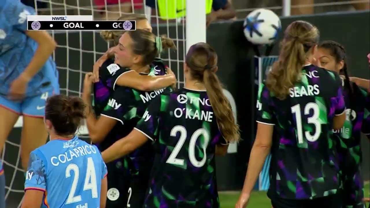 Goal: Kayla Fischer battles for Racing's opener vs. the Houston Dash