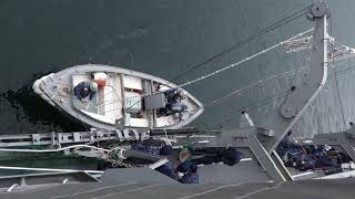 護衛艦「ちくま」内火艇降下準備