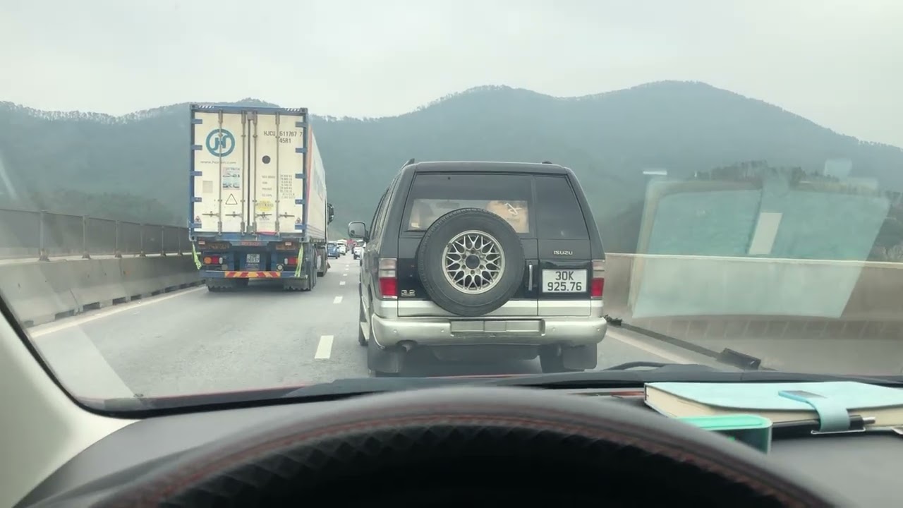 Kẹt xe nhiều giờ trên cao tốc từ Hà Nội và Đà Nẵng ngày Tết 2026