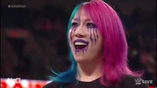 Asuka dan Iyo Sky berdebat dalam bahasa Jepang (diterjemahkan ke dalam bahasa Inggris) | WWE RAW