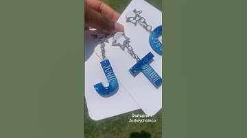 Name keychains 💙#handmadejewelry #resinkeychain #resin #keychain #cardecoration #personalized