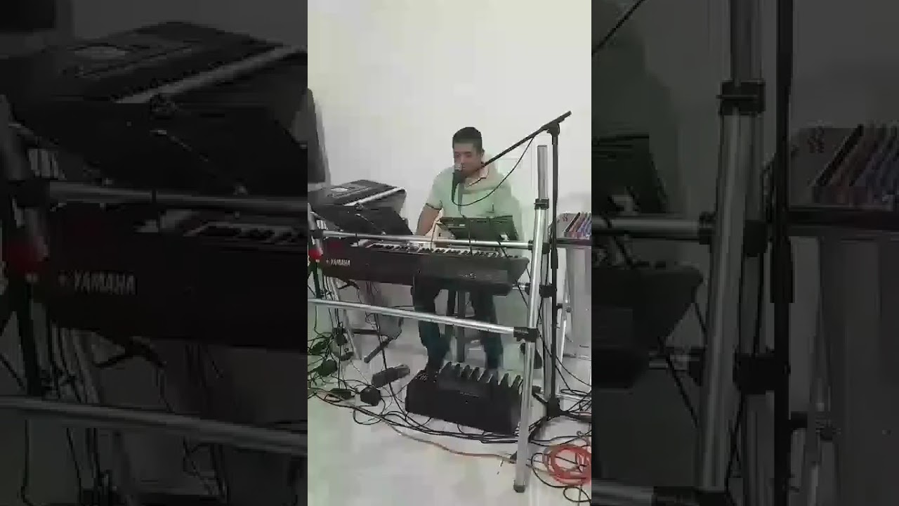 Mateo el fenómeno y sus teclados - popurri Rigo Tovar 