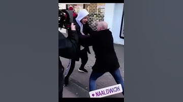 Bilal wahib word aangepakt op straat!