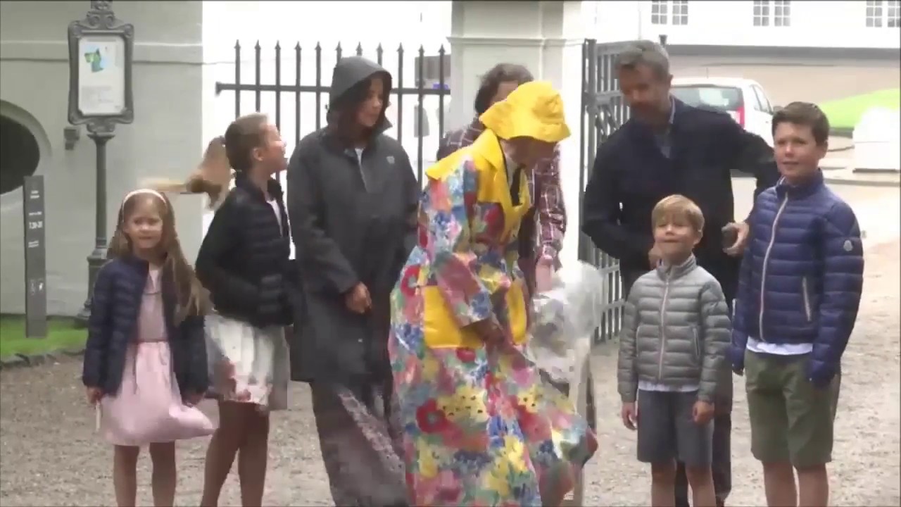 Prinsesse Josephine og prinsesse Isabella i hopla på Gråsten