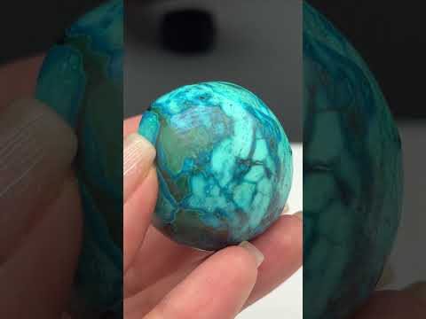 ХРИЗОКОЛОЛА з МАЛАХІТОМ куля 40 мм з підставкою - натуральний камінь - ДР Конго, видео 1