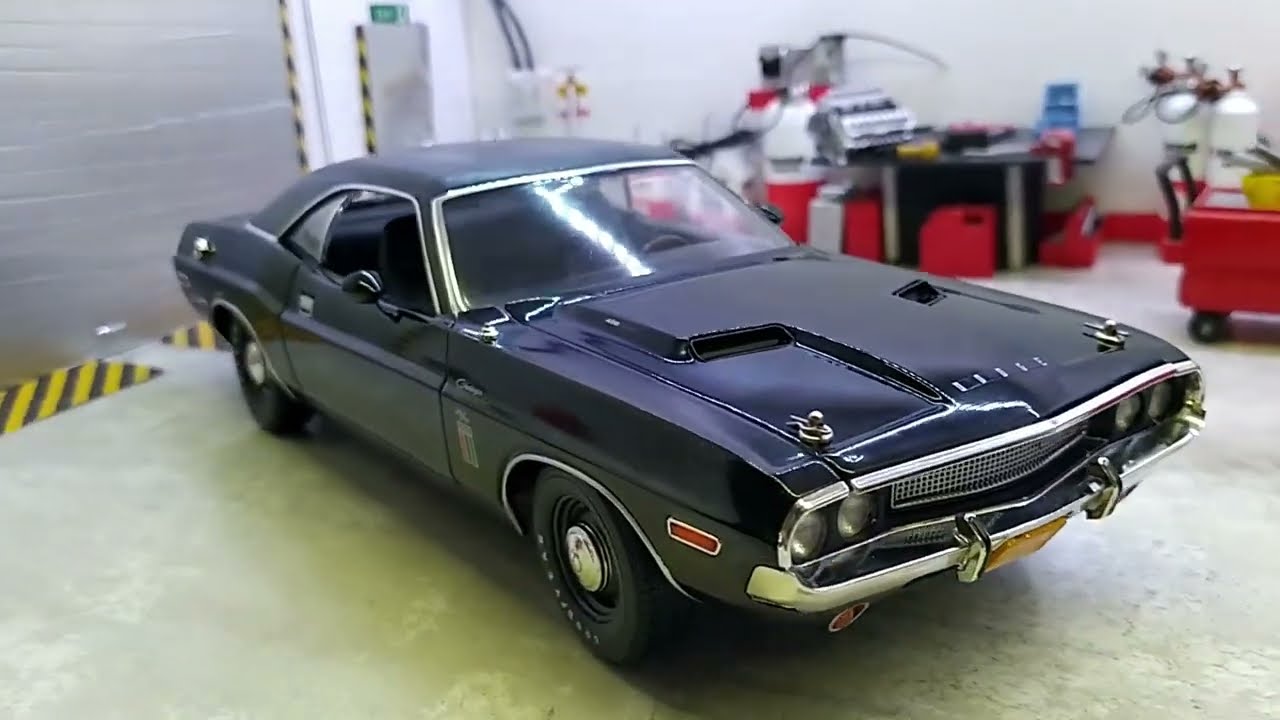 Présentation: DODGE CHALLENGER RT 426 HEMI 1970 THE BLACK GHOST Greenlight 1/18