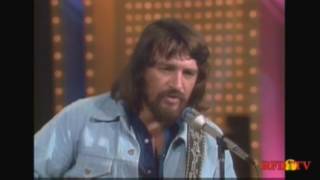 Video thumbnail of "Waylon Jennings 1975 interview & "Let the World Call Me a Fool""