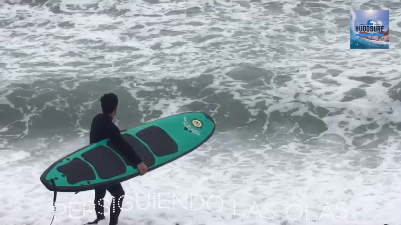 Surfing in Makaha - Miraflores
