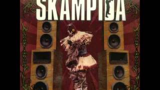 Video thumbnail of "Indiferencia - Skampida"