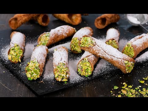 Video: Siciliansk cannoli: bedre Dattilo eller Piana degli Albanesi?