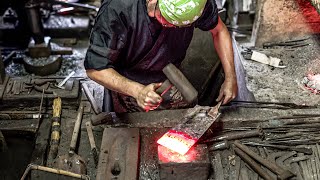 A wonderful hoe made by a blacksmith with a history of 200 years.