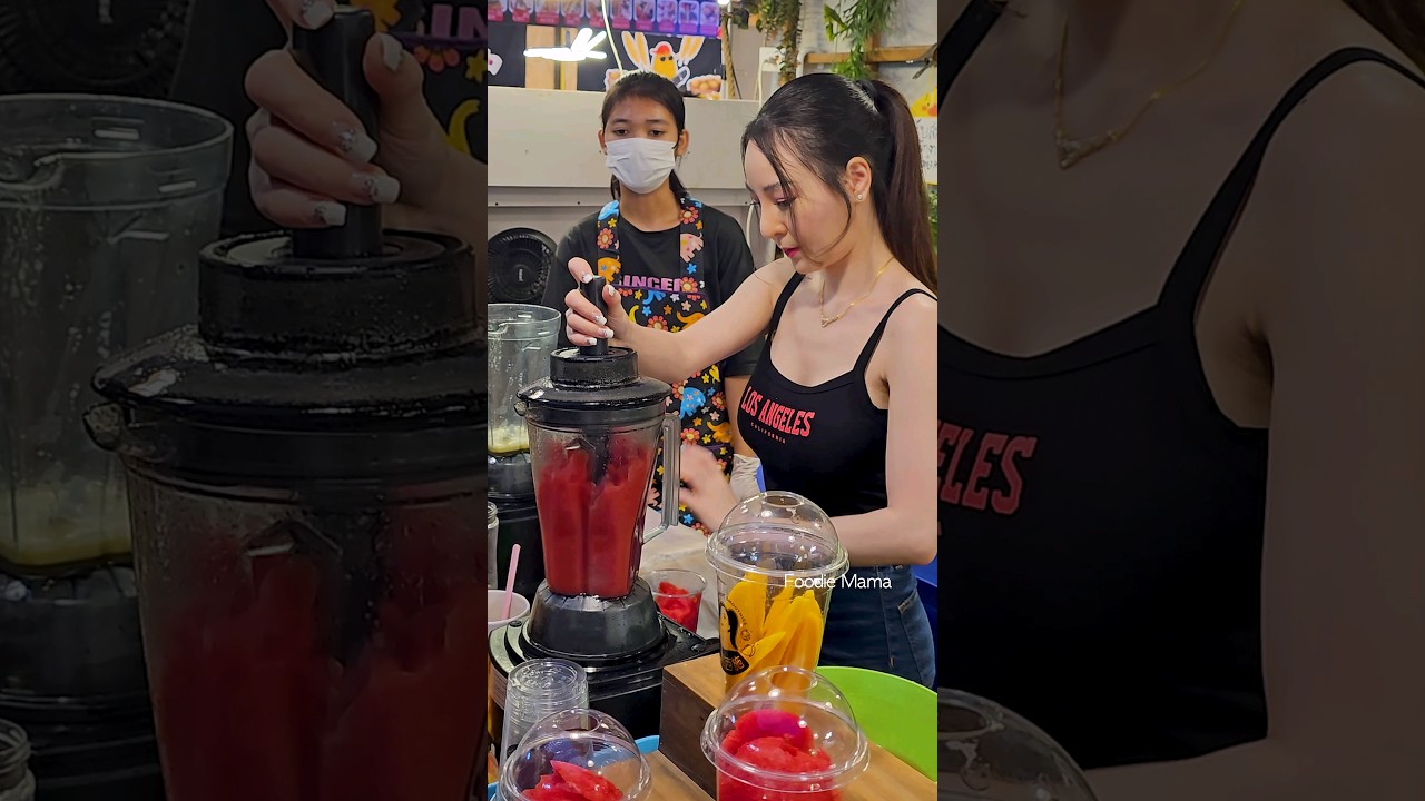 The Most Expensive Fruit Juice in  Bangkok Night Market - $3.7 Watermelon Juice #shorts
