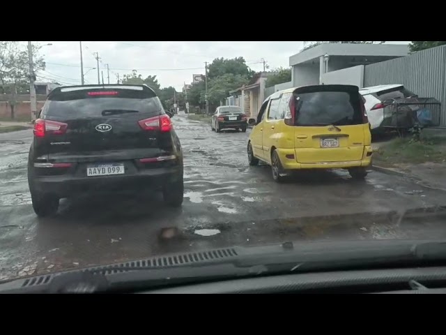 Los cráteres de Avda. ex Brítez destrozan vehículos