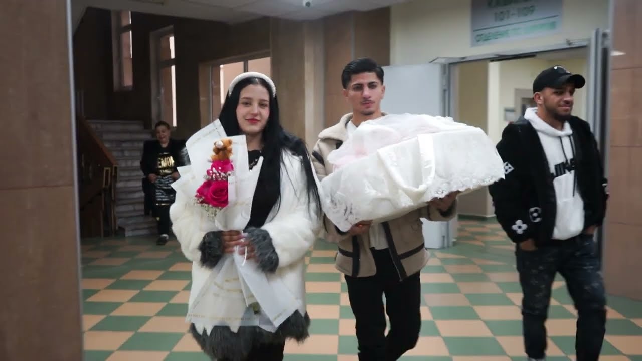 Şefiye Prensesin Hastane Çikışı 