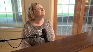 Video voorbeeld van "Sandi Patty - "Forever Grateful" (in studio for CCM Magazine)"