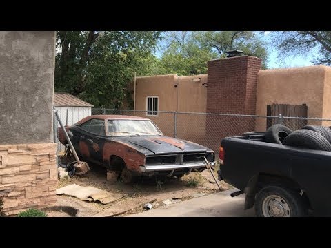1969-dodge-charger-rt-440-abandoned-beside-a-house-in-the-desert!!!